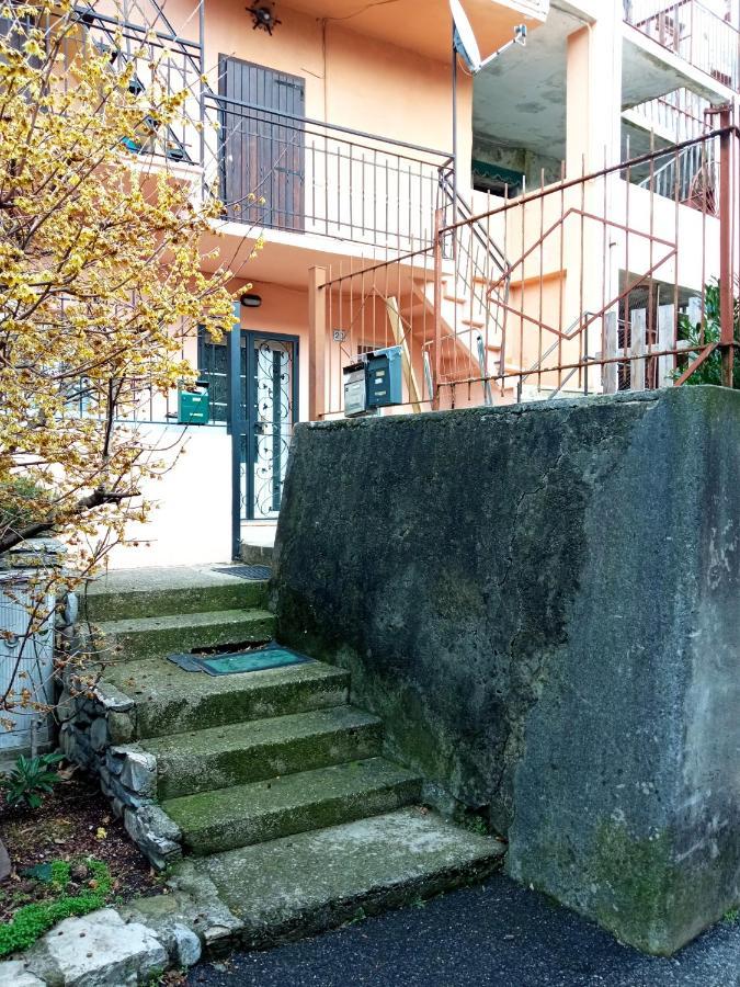 Apartamento Cute Little Flat With View, 20 Mins To Bgy Airport Pradalunga Exterior foto