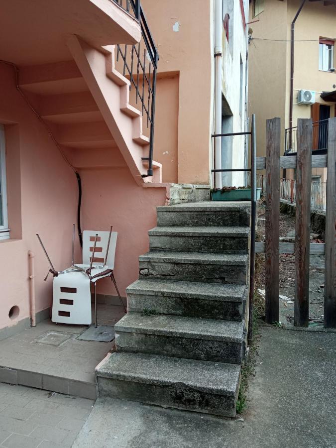 Apartamento Cute Little Flat With View, 20 Mins To Bgy Airport Pradalunga Exterior foto