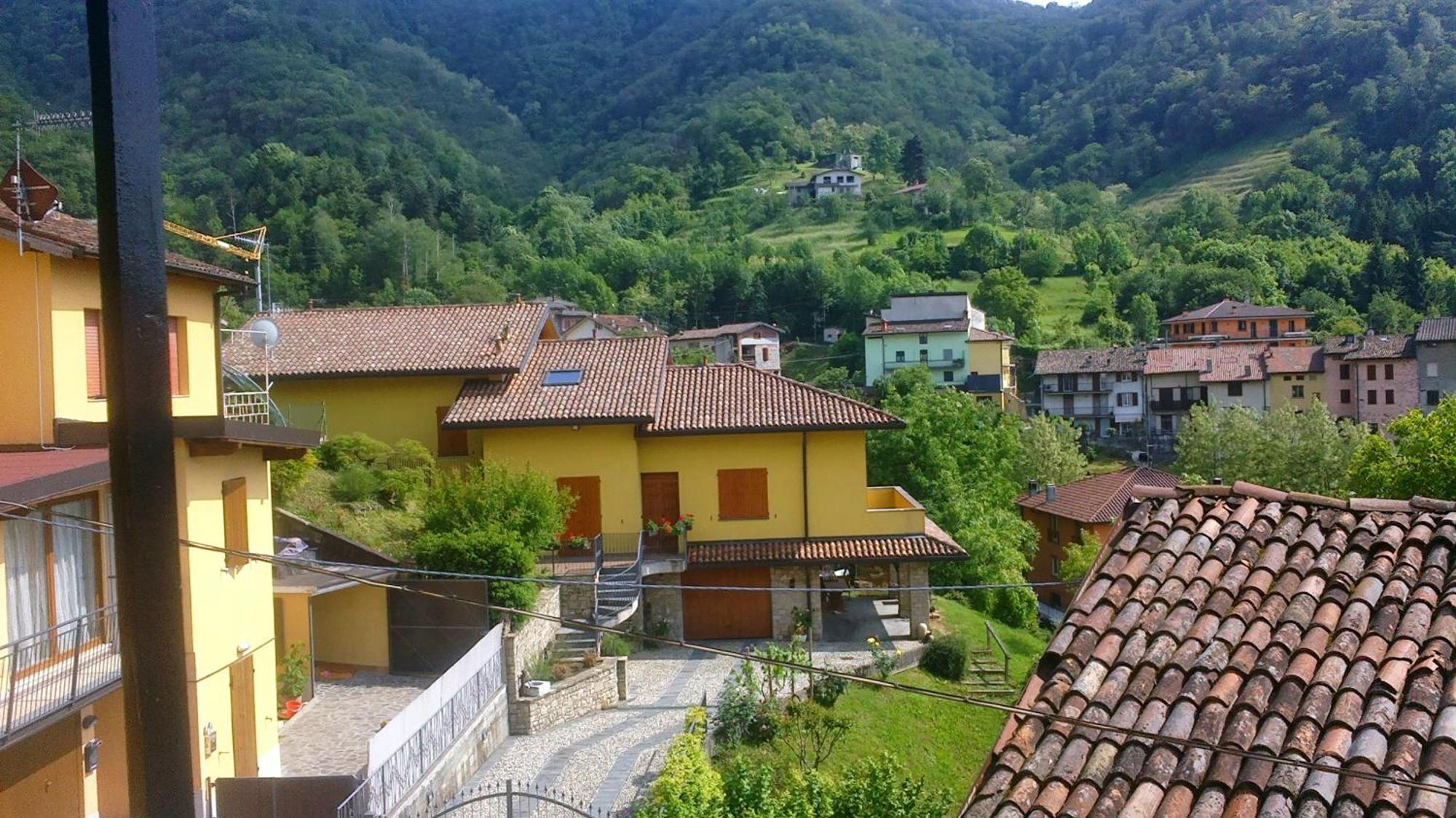 Apartamento Cute Little Flat With View, 20 Mins To Bgy Airport Pradalunga Exterior foto